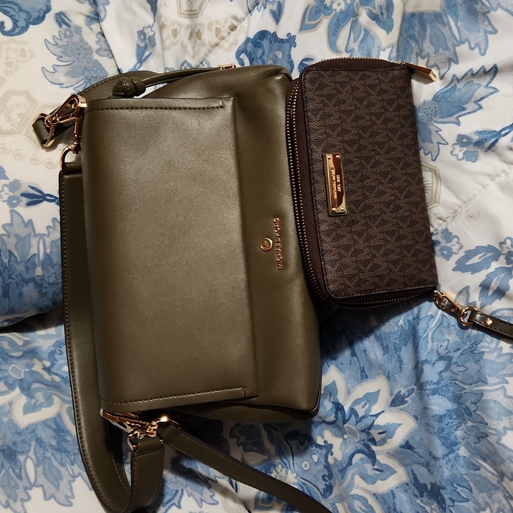 Michael kors bag and wallet set